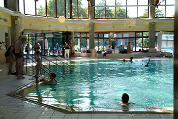 Innenbecken des Thermalbad "Balinea Thermen"