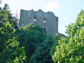 Burgruine im Kur- und Bäderort Badenweiler