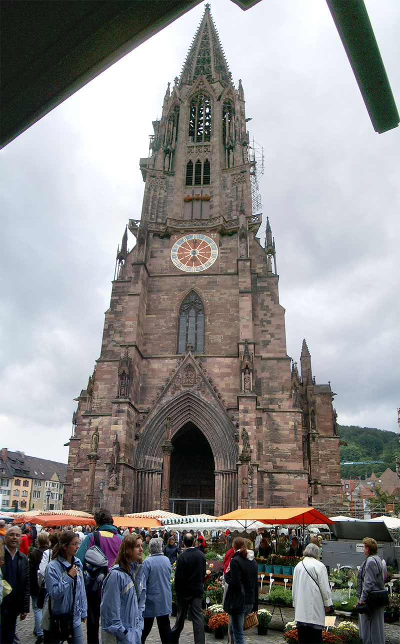 Bauernmarkt unter dem Münstertum Freiburg im Breisgau