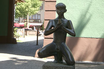 Junge mit Taube - Kurt Lehmenn 1953 Bronze