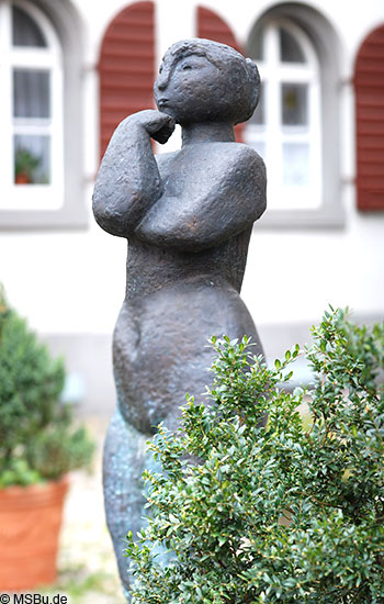 Femme depout Kurt Lehmann 1972 Bronze